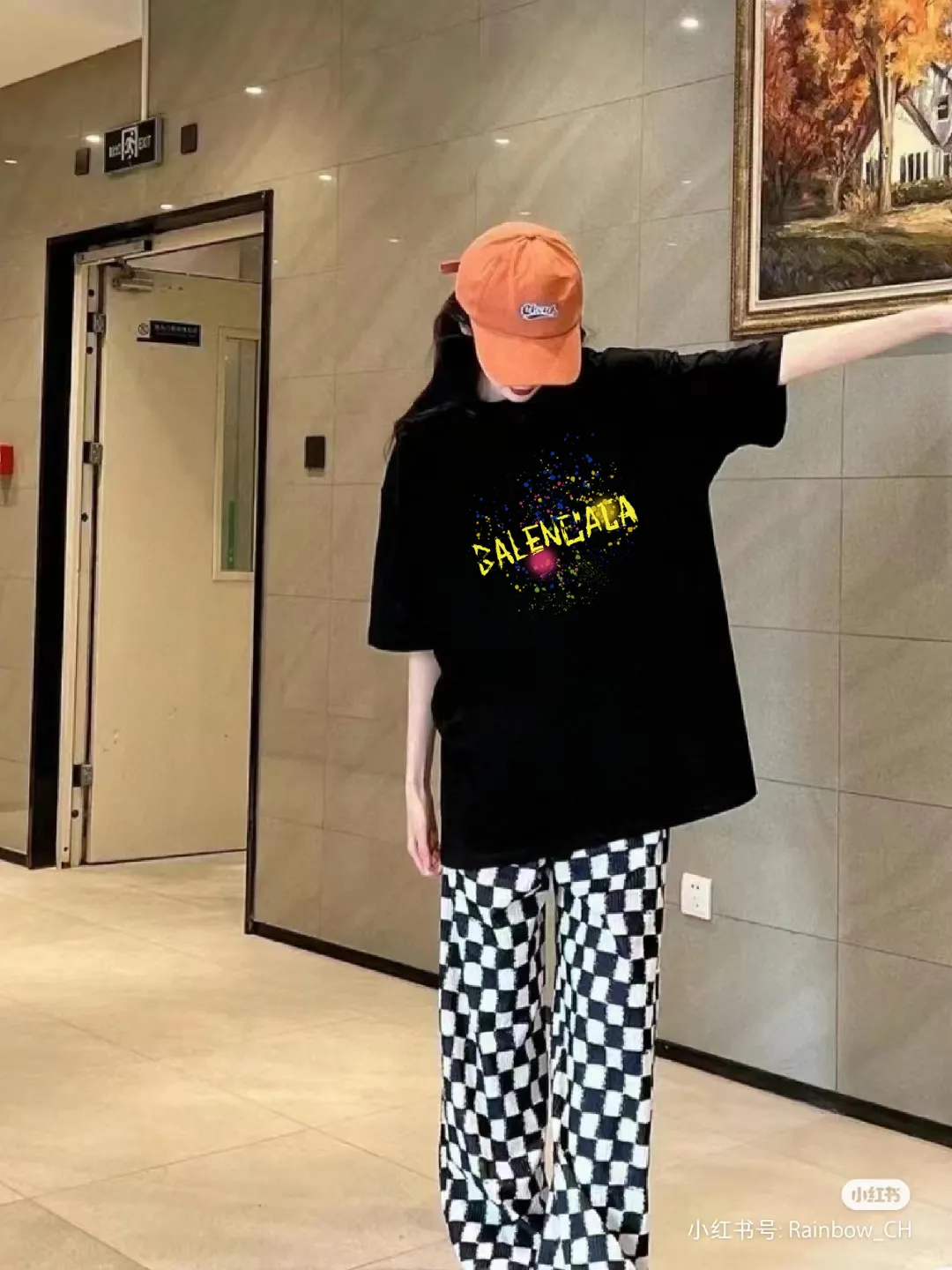 P80✨🔥 BALENCIAGA Paris lettering printed short-sleeved T-shirt. Custom-woven and dyed 300 grams of combed cotton heavyweight fabric. Zero color difference in threads. Perfect details. Different from the current currency version. Welcome to compare. Same Style for men and women. Must-sell in the picture above. Color: White Black Size: 1 2 3 4
